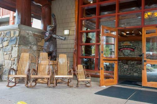 Hotel Bearskin Lodge On The River