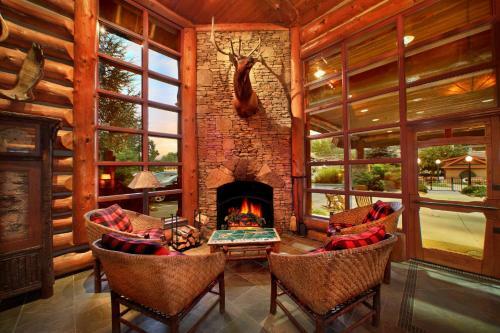 Hotel Bearskin Lodge On The River