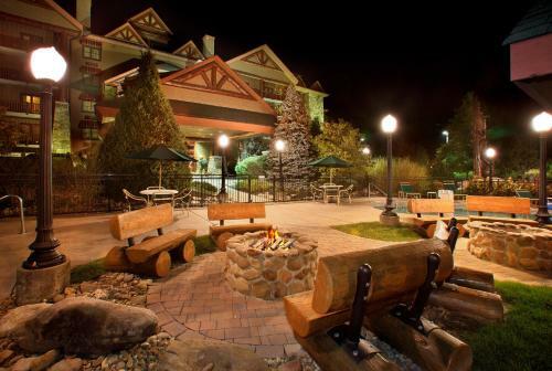Hotel Bearskin Lodge On The River