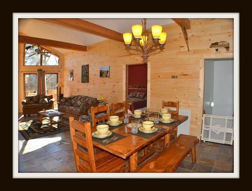 Rast Court Cabin 1016