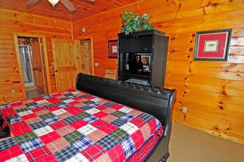 1715 Moonshine Hollow