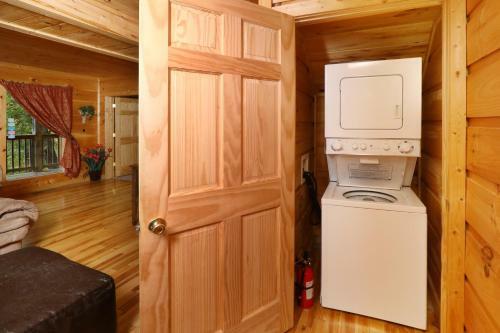 Above It All #446 - Four Bedroom Cabin