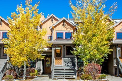 Kicking Horse 3-302 Townhouse