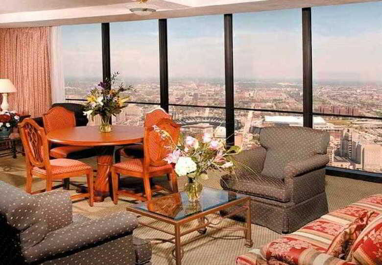 Hotel Detroit Marriott At The Renaissance Center