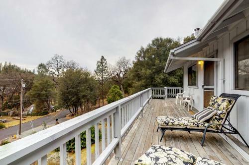 Quiet Home On The Hill (04-329)
