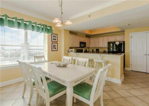 Apartamento Crystal Shores West 808