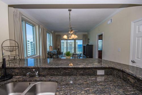 Crystal Tower 701 Apartment