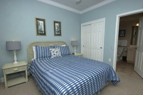 Crystal Shores West 1007 Apartment