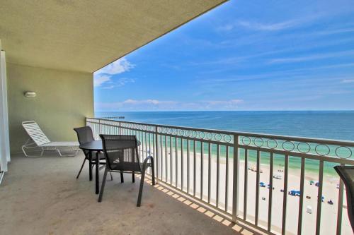 Colonnades 1202 Apartment