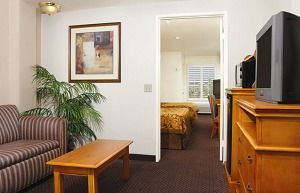 Hotel Anaheim Desert Inn  Suites