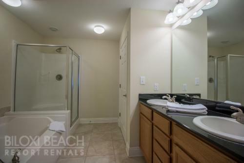 Legacy I 102 - Two Bedroom Apartment