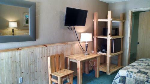 Trails End Cabins & Motel