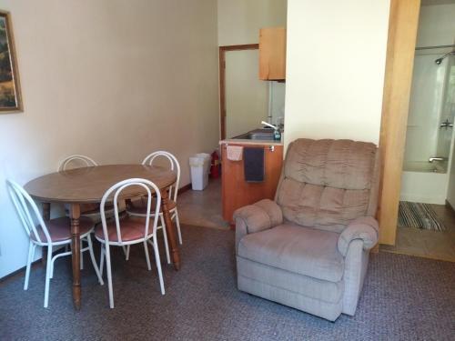 Motel Harney Camp Cabins