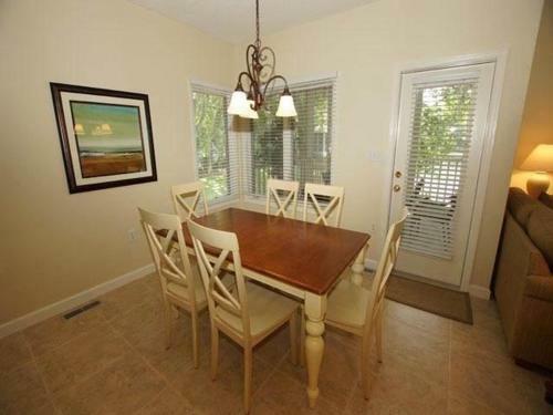 7651 Huntington Villa