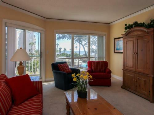 Villa 3206 Windsor Court South