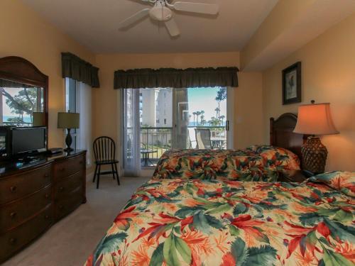 Villa 3206 Windsor Court South