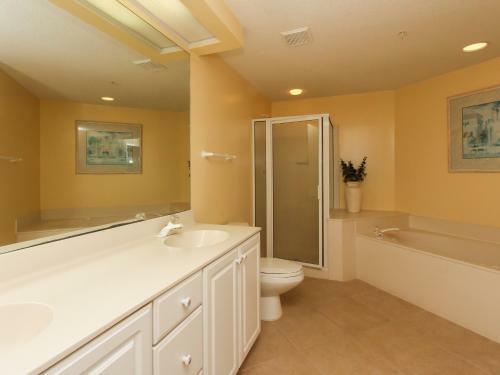 Villa 3206 Windsor Court South
