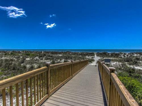 Villa 3206 Windsor Court South
