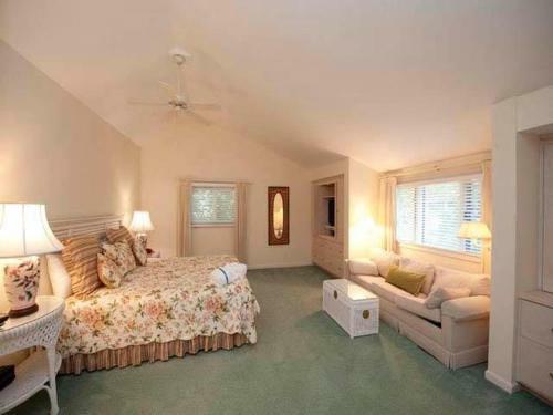 4 Grey Widgeon Holiday Home