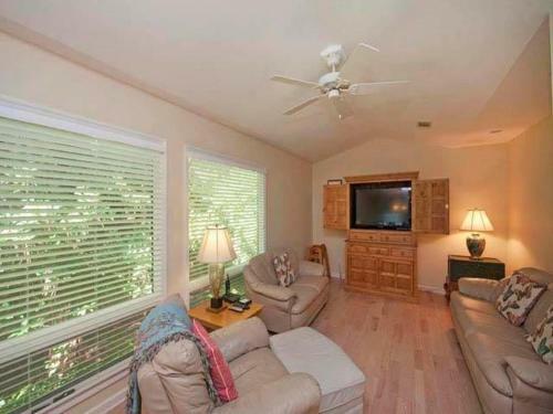 4 Grey Widgeon Holiday Home