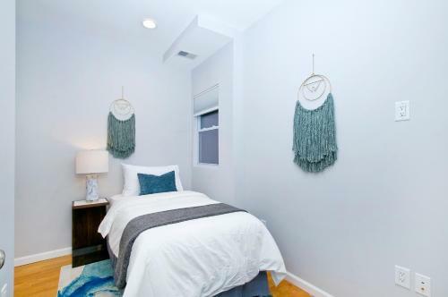 Boho-chic Three Bedroom Apartment Minutes To Nyc