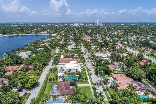 Luxury 4br Home Heated Pool - 5 Minutes Walk To Beach