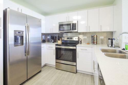 Aparthotel Luxury 2 Br Condos W/ Balcony