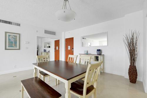 Apartamento 2 Bedrooms 2 Full Bathrooms Apt. On The Beach
