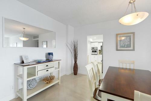 Apartamento 2 Bedrooms 2 Full Bathrooms Apt. On The Beach