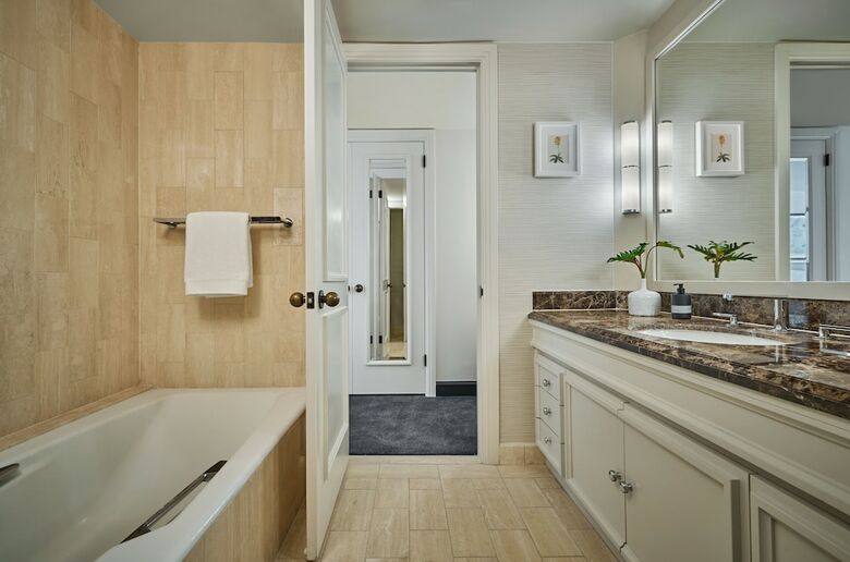 Hotel Island Newport Beach