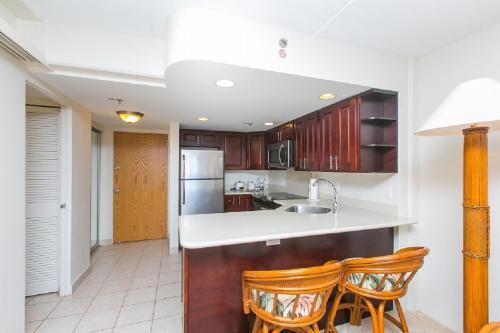 Ilikai Tower 705 City View 1br