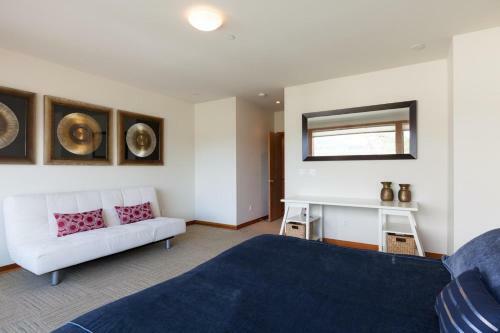 Aloft-river View-ac-5br/2.5ba