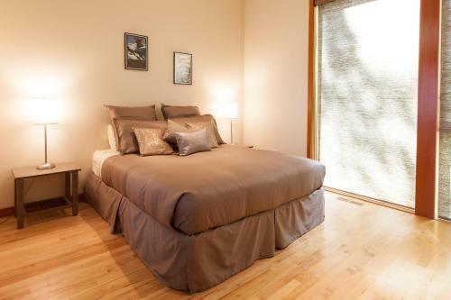 Aloft-river View-ac-5br/2.5ba