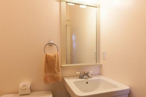 Roe-parker-river View-2br/1ba