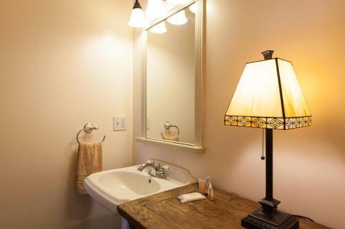 Roe-parker-river View-2br/1ba