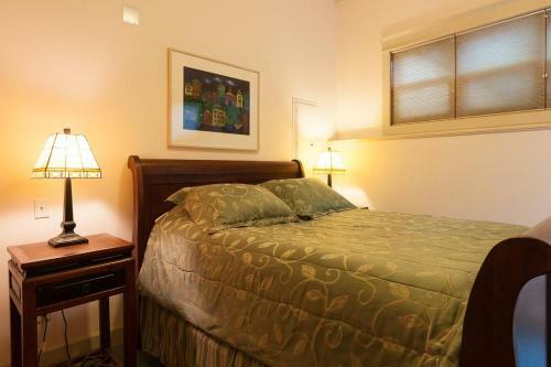 Roe-parker-river View-2br/1ba