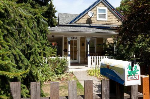 River Delivered-rvr/mt Vw-4br/2b