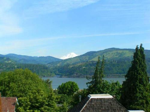 Pendy Pl-rvr/mtn Vw-4br/2ba