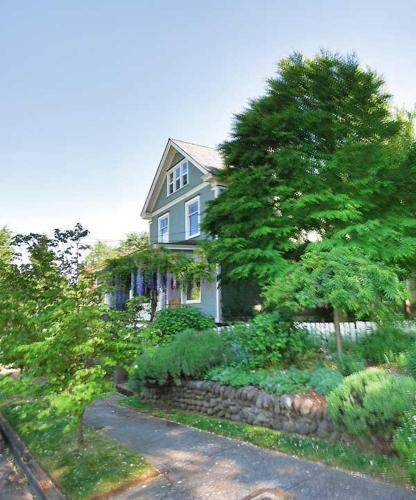 Pendy Pl-rvr/mtn Vw-4br/2ba