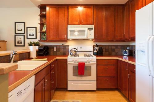 Adamsview-rvr/mtn Vws-3br/2b