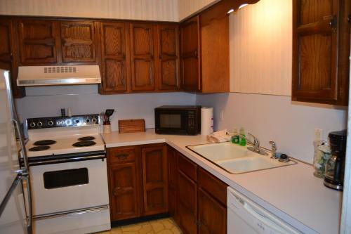 Valencia Courts Townhome 48