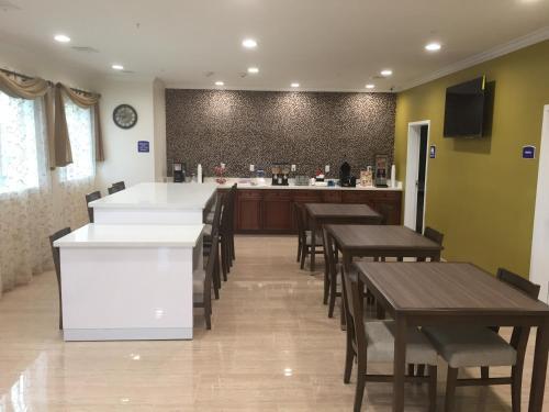 Hotel Americas Best Value Inn And Suites-humble