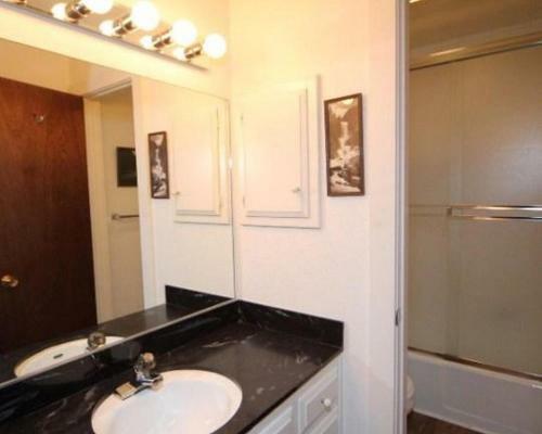 Apartamento 999 Lakeshore 18