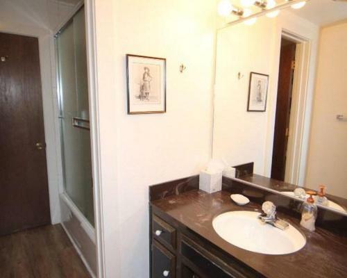 Apartamento 999 Lakeshore 18