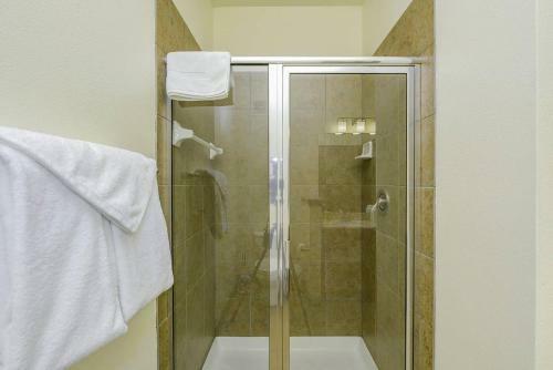 Apartamento Waterfront, 2bed, 2bath Downtown | Pool And Gym Access