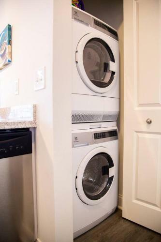 Apartamento Vibrant Top Floor 1br Apt W/ Downtown Views