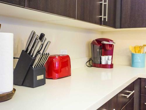 Park Plaza Apartment #876088 Apts