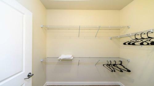 Derian Apartment #873929 Apts