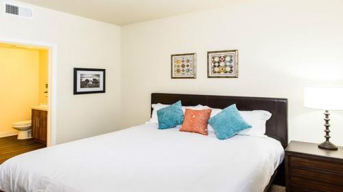Derian Apartment #873929 Apts