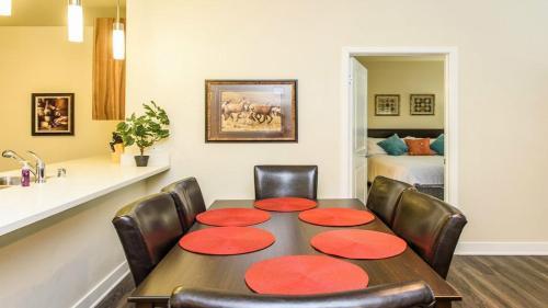 Derian Apartment #873929 Apts